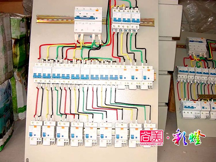 舉辦燈會(huì)用的彩燈是用三相電還是兩相電？