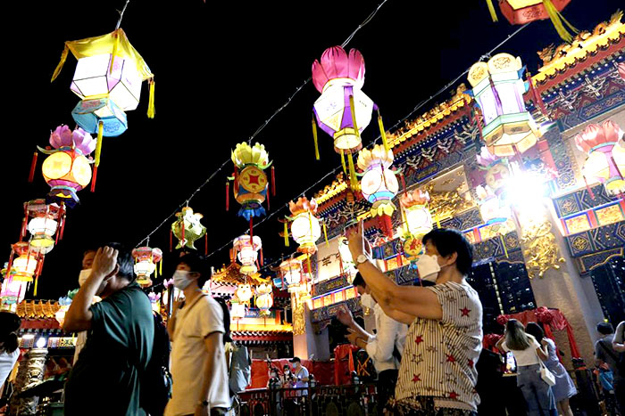 自貢的彩燈公司中秋之夜點亮香港維多利亞公園